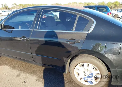 2011 Nissan Altima 2.5 S z USA, uszkodzony, nr VIN 1N4AL2AP5BN447826